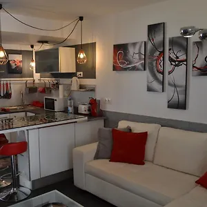 https://red-loft-centrale-con-piscina-e-wifi-gratuito.in-canary-islands.com