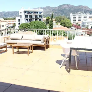 https://beautiful-loft-huge-sunny-terrace-view-over-the-beach-and-sea.topcostabravahotels.com